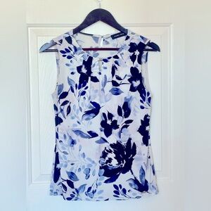 Ann Taylor Feminine Blue and White Floral Sleeveless Blouse Medium